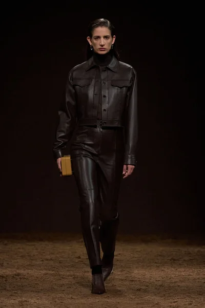 Look 48